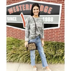 American Darling Leopard Bomber Small Crossbody 6 American Darling Leopard Bomber Small Crossbody -Western Cowboy Equipment Store ADBGZ312E 2 1024x1024 3f46e198 e34b 4be0 8583 526837330901