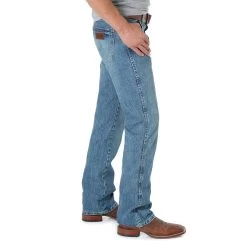 Wrangler Retro® Slim Boot Jean 7 Wrangler Retro® Slim Boot Jean -Western Cowboy Equipment Store ww re 77MWZWO hr 2